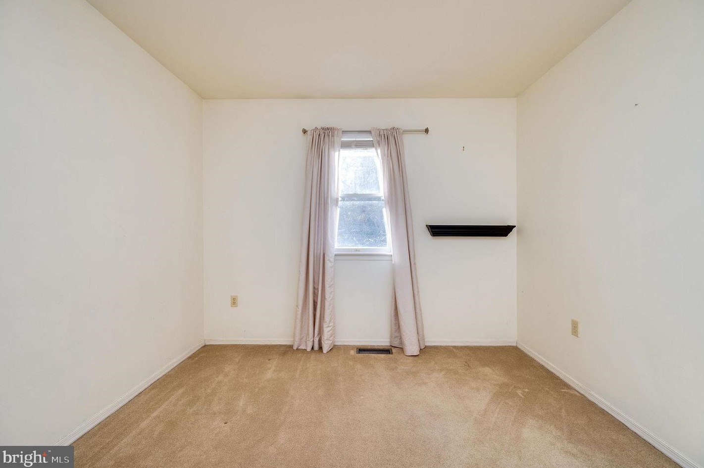 3800 Hilltop Ave, Reading PA  19605-1142 exterior
