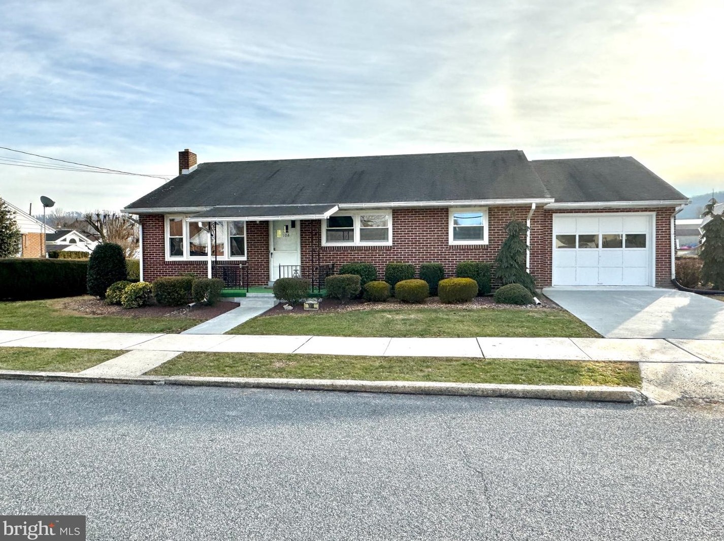 108 W Lincoln Ave, Robesonia, PA 19551