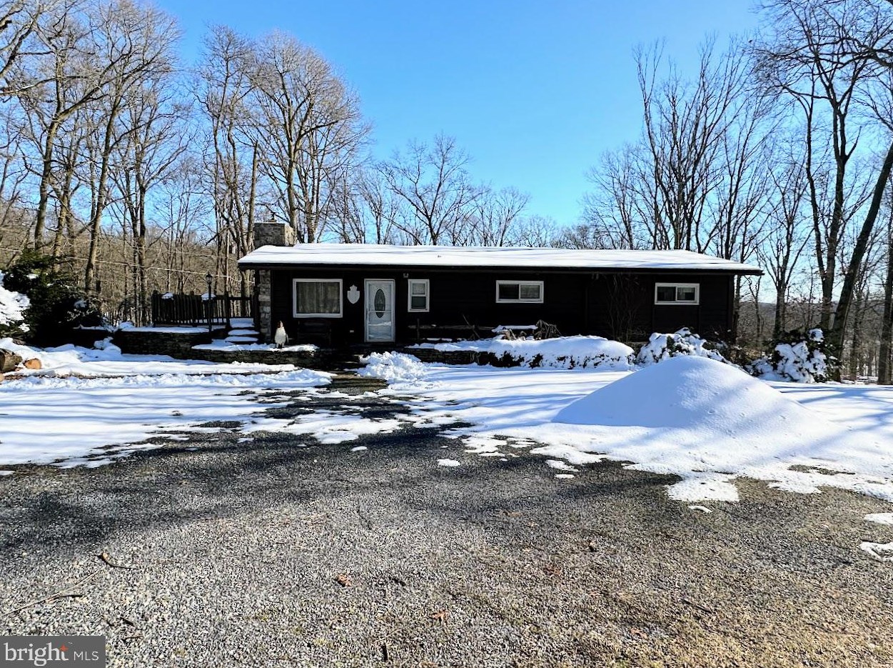35 James Rd, Swartzville, PA 17569-9136