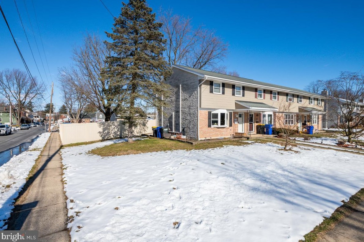 101 Pennbrook Ave, Robesonia, PA 19551