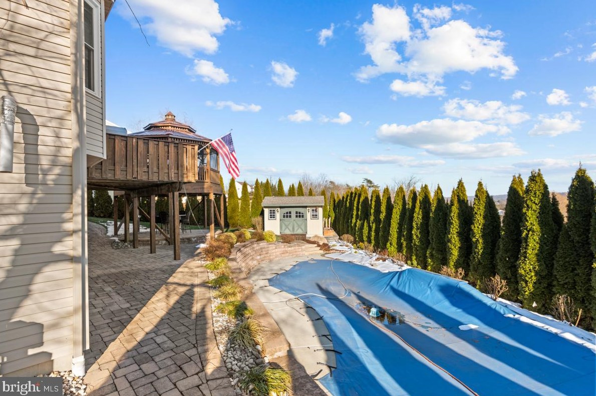 100 Morlatton Rd, Douglassville PA  19518-1202 exterior