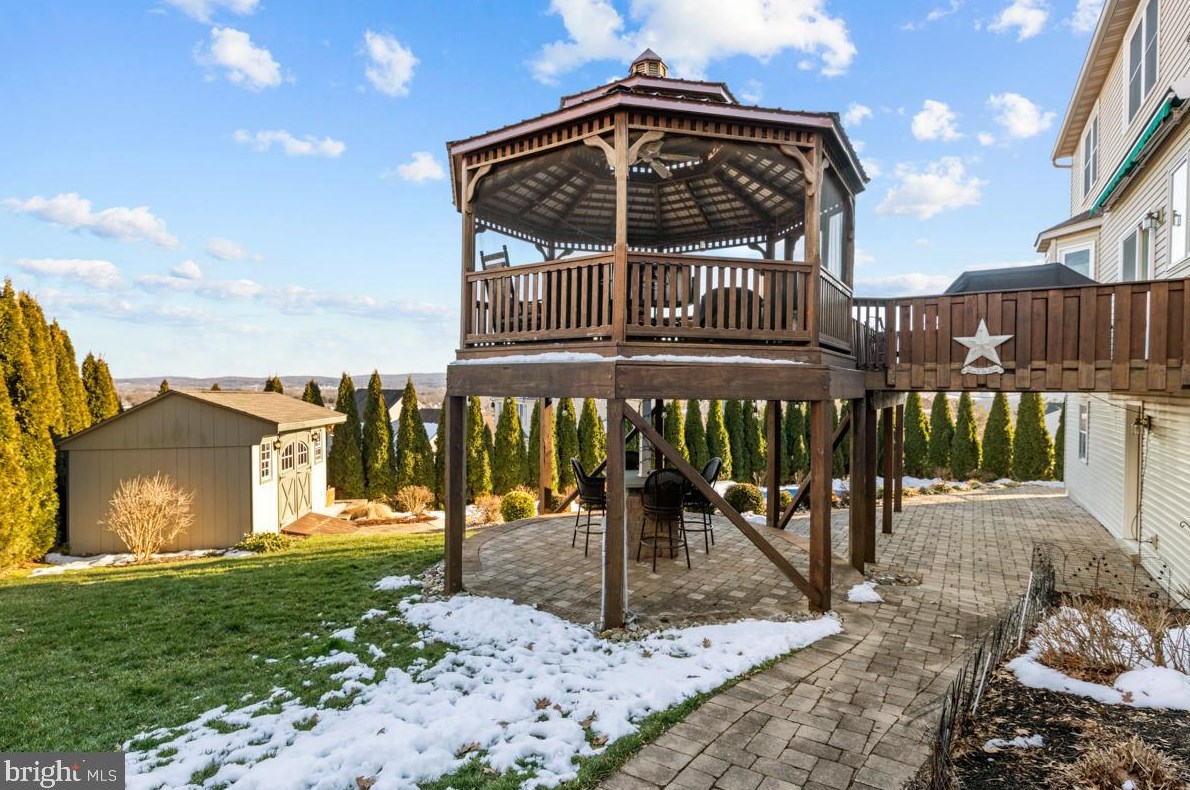 100 Morlatton Rd, Douglassville PA  19518-1202 exterior