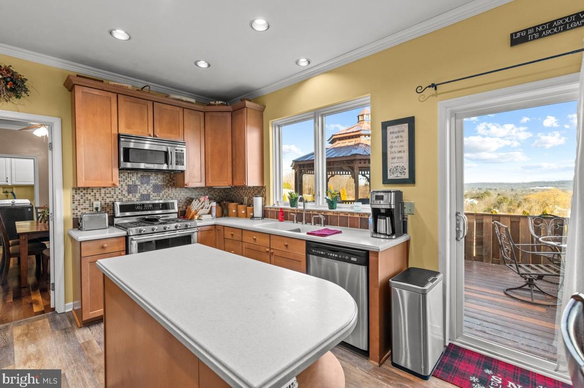 100 Morlatton Rd, Douglassville PA  19518-1202 exterior