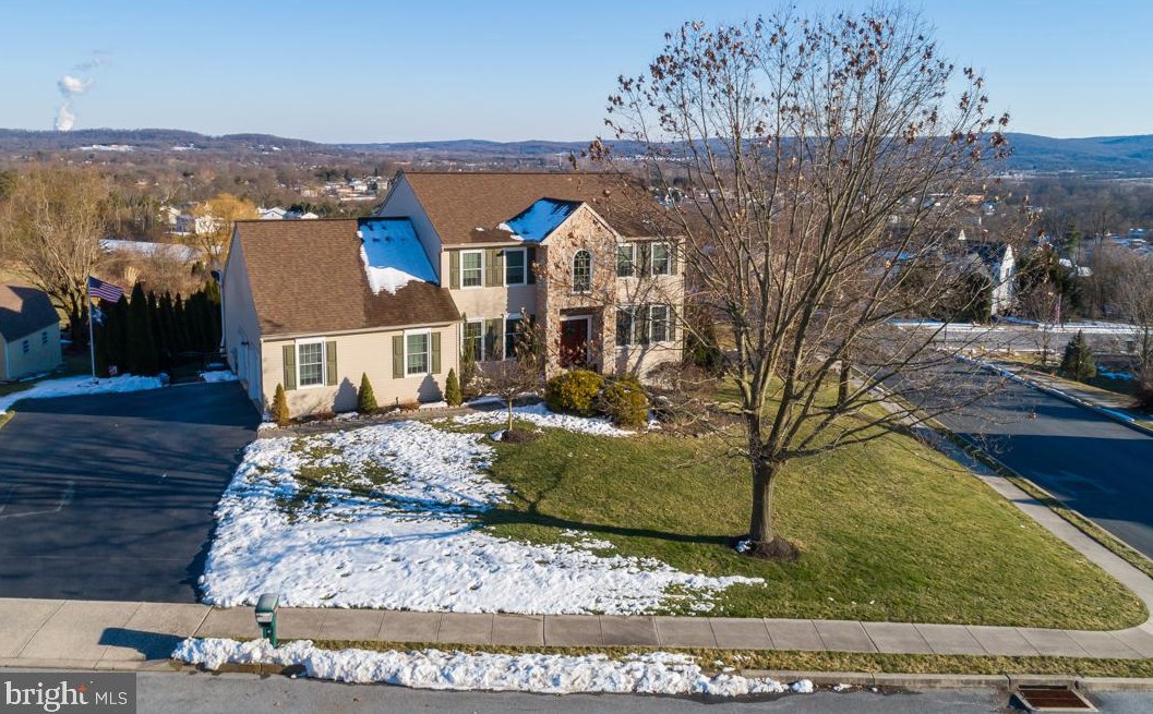 100 Morlatton Rd, Douglassville PA  19518-1202 exterior