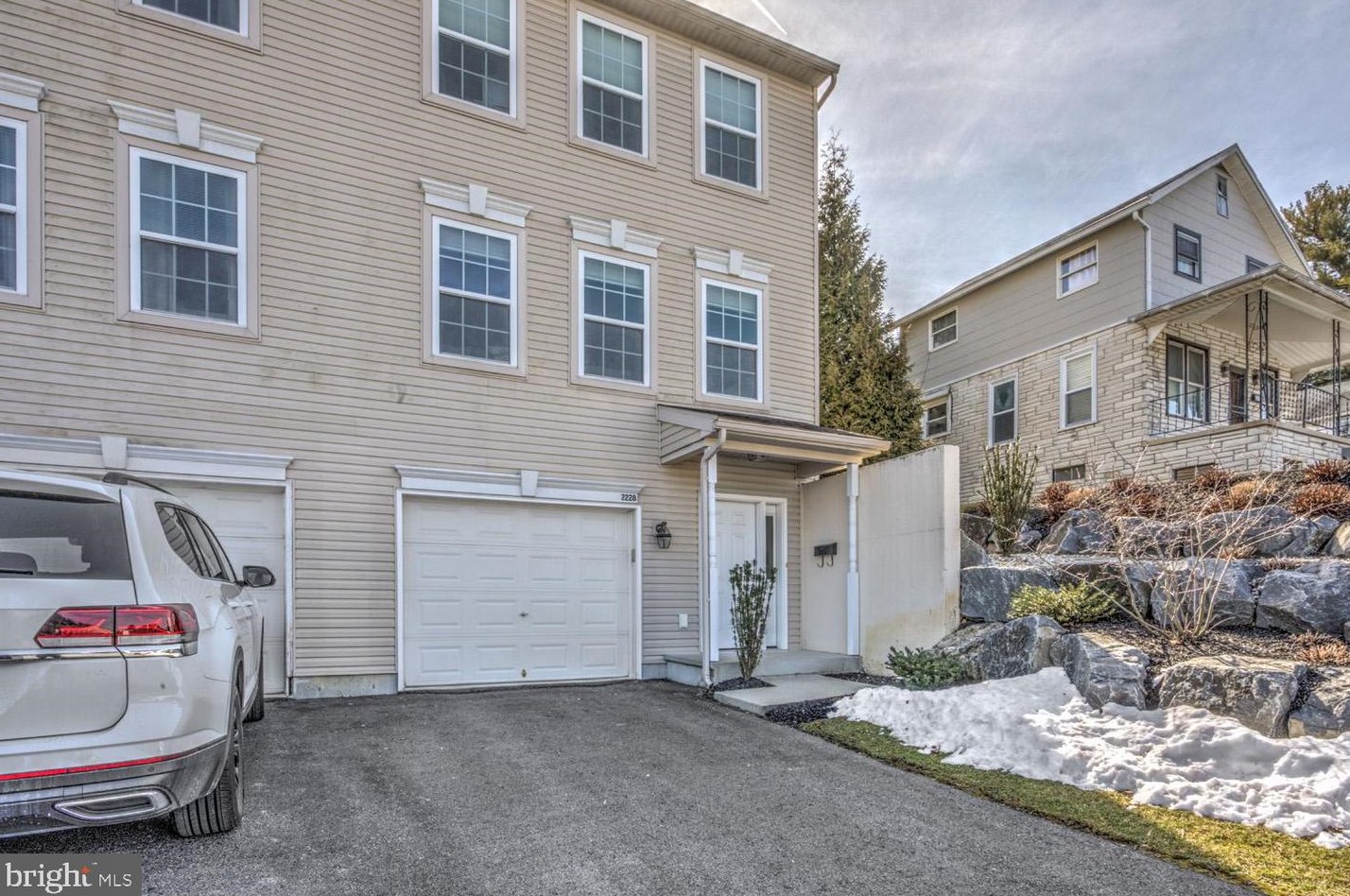 2228 Mckinley Ave, Reading, PA 19609-2229