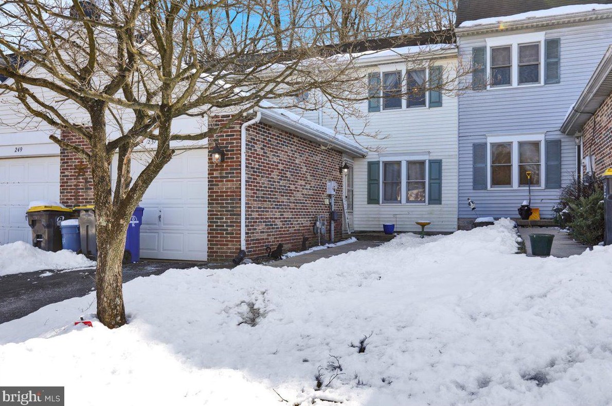 251 S 4th St, Womelsdorf, PA 19567