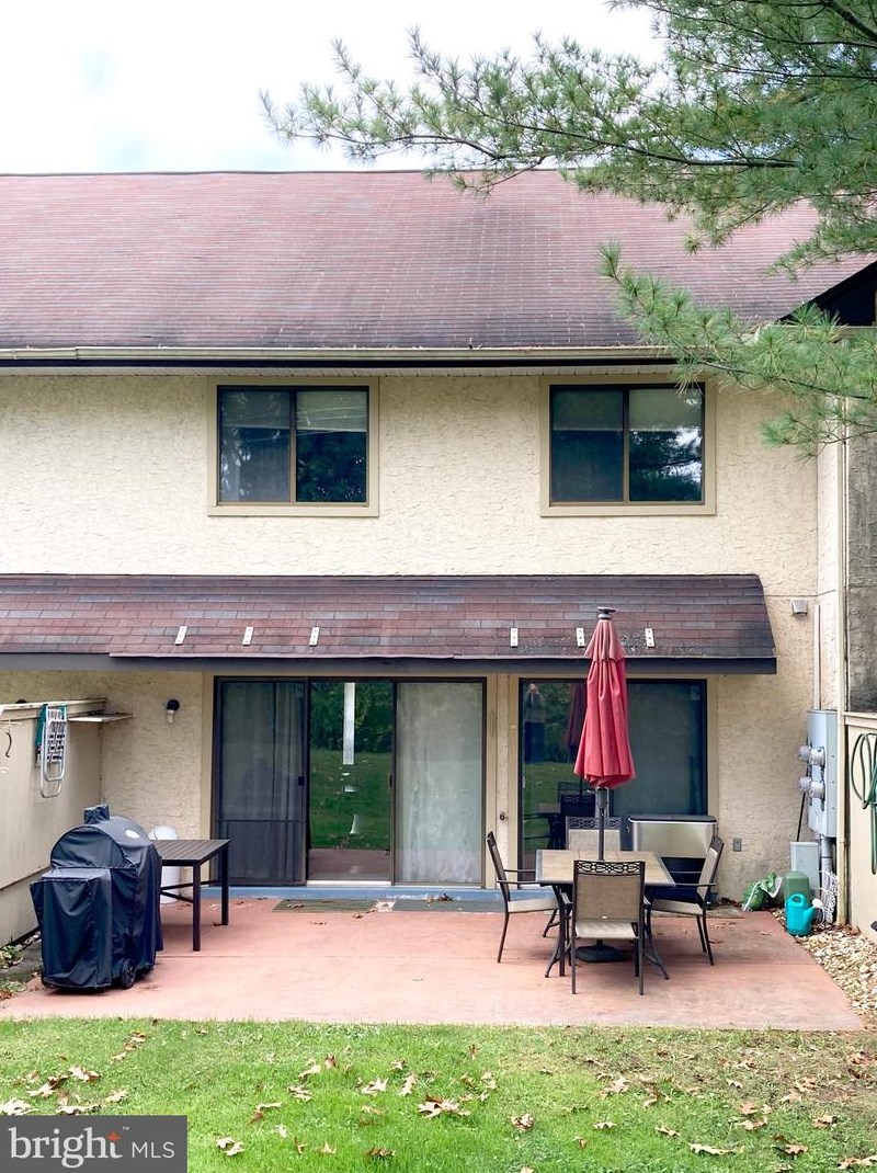 14 Pine Woods Ct, Reading PA  19607-3341 exterior