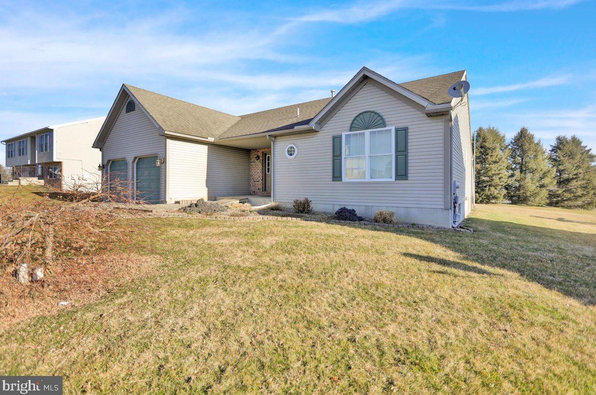 226 Sandy Ln, Reading, PA 19608-9547