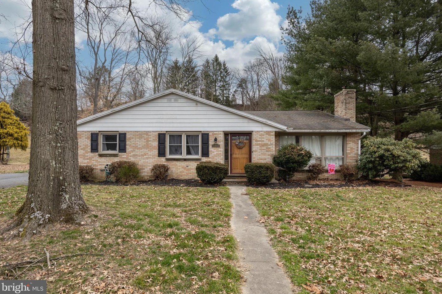 57 Walker Dr, Spangsville, PA 19512