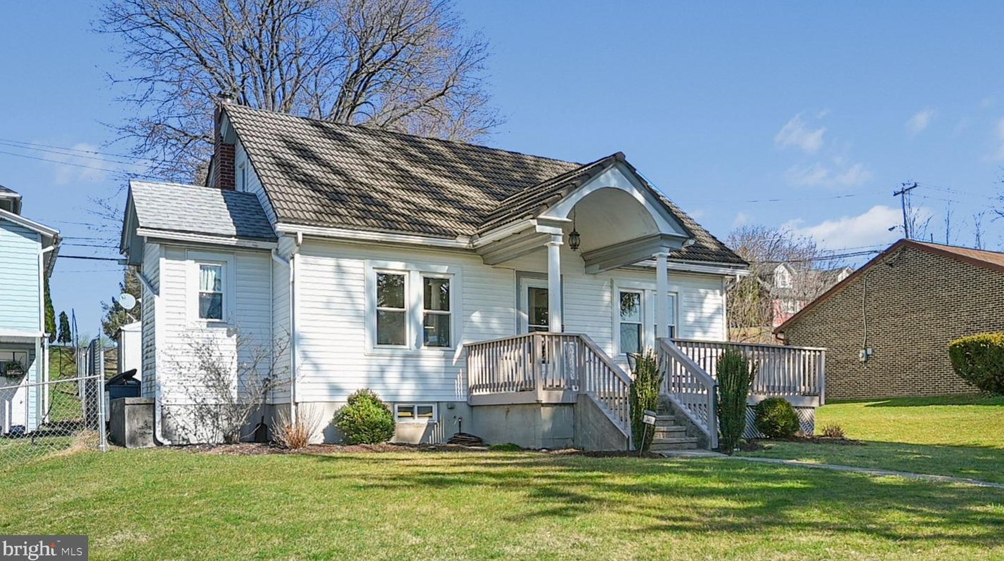 341 N Centre Ave, Dauberville, PA 19533