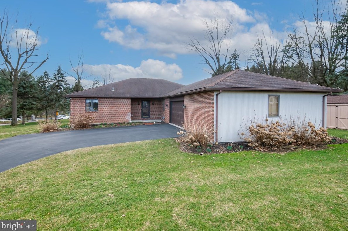 10 Wooltown Rd, Wernersville, PA 19565