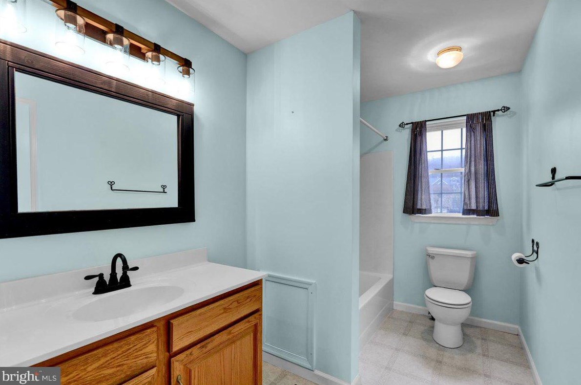 3414 Mohegan Dr, Reading PA  19608-8972 exterior