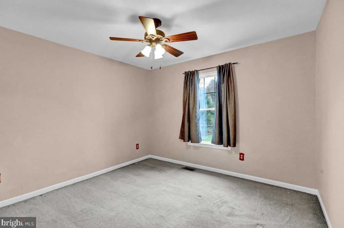 3414 Mohegan Dr, Reading PA  19608-8972 exterior