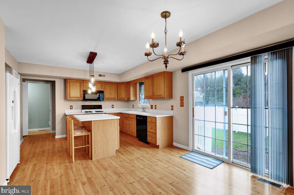 3414 Mohegan Dr, Reading PA  19608-8972 exterior