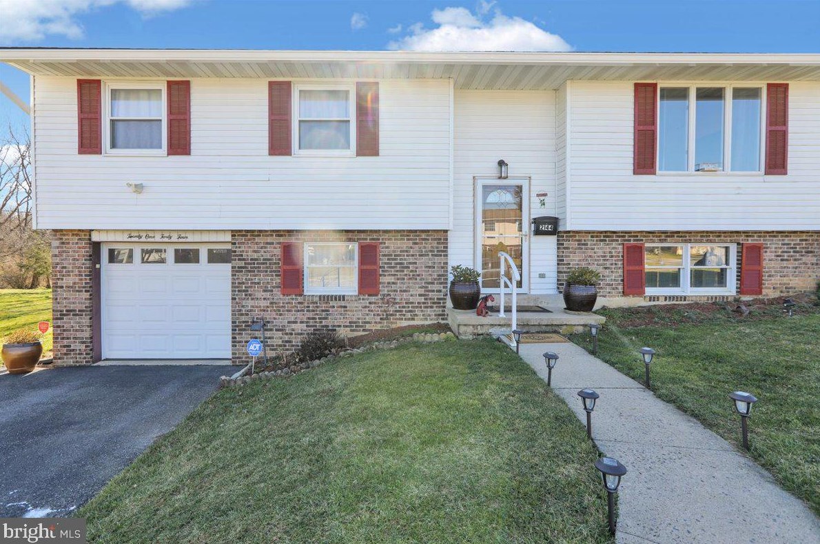 2144 Mayo Dr, Reading, PA 19601