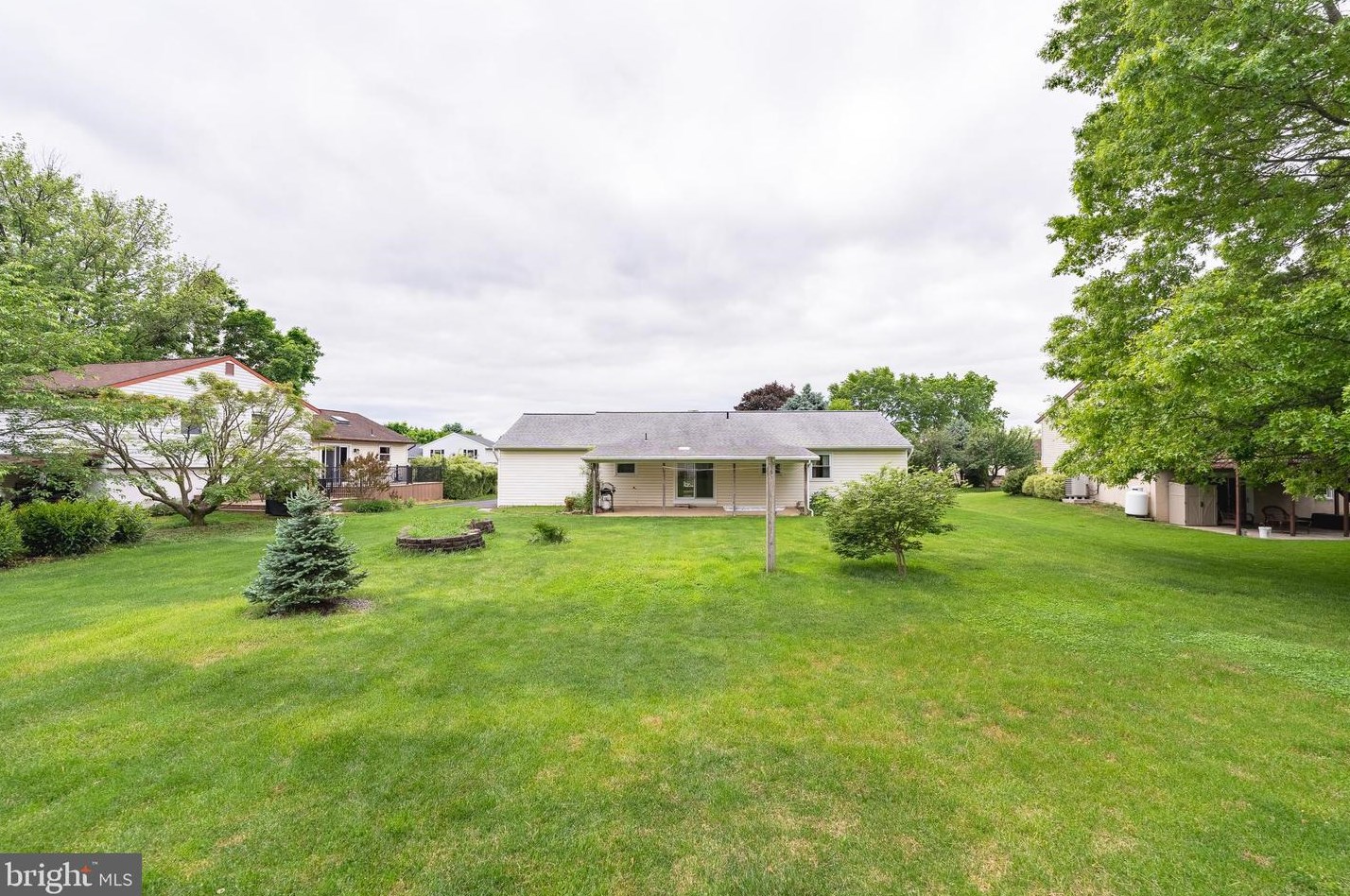 229 Holiday Ln, Blandon, PA 19510