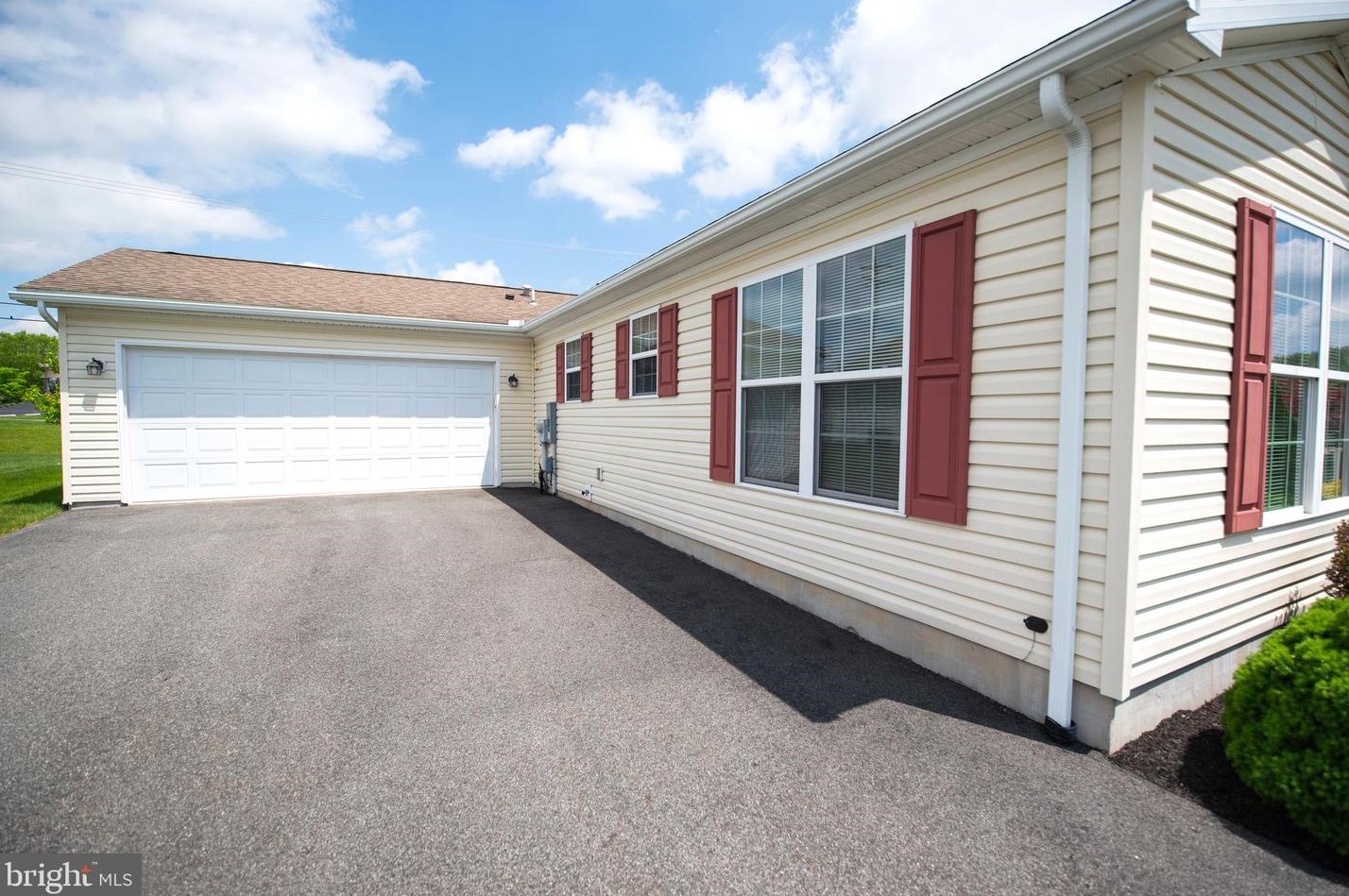 29 Wren Dr, Bechtelsville, PA 19505