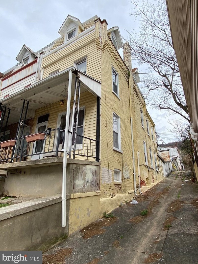 711 12th St, Reading, PA 19604-2515