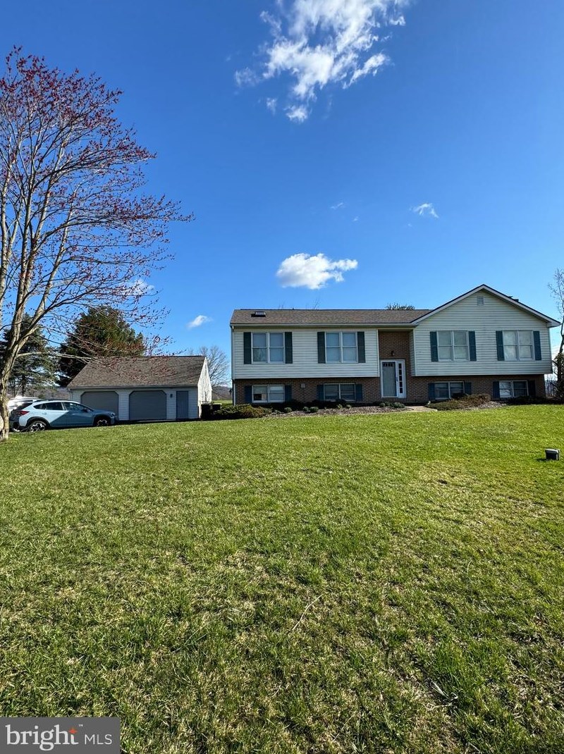 151 Hoch Rd, Basket, PA 19547-8521