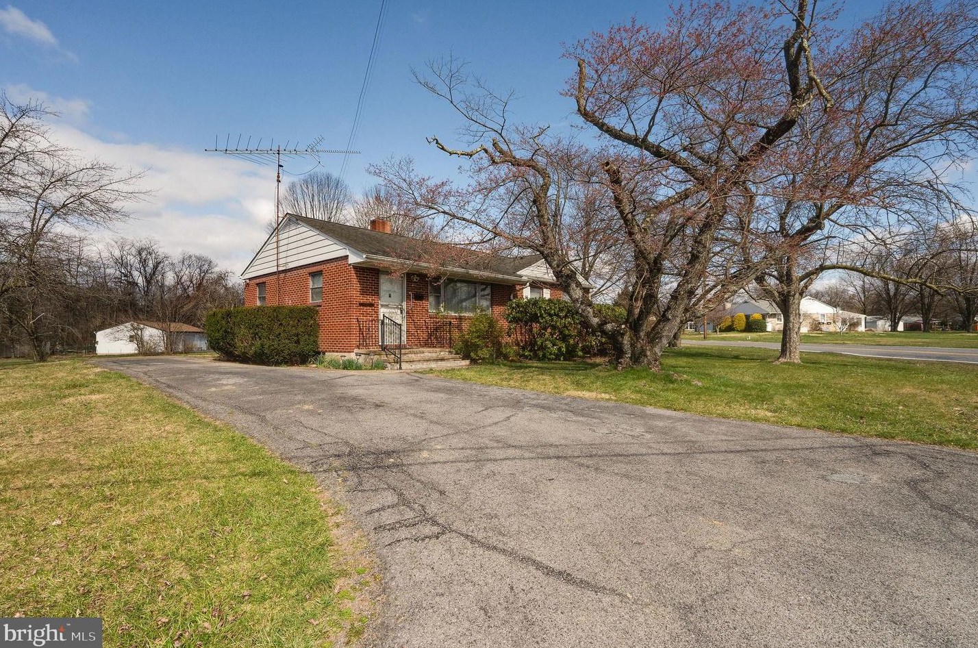 311 Perry Rd, Shoemakersville, PA 19555