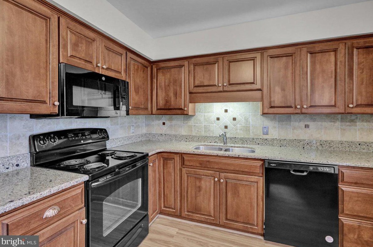 134 Valley Greene Cir, Reading, PA 19610