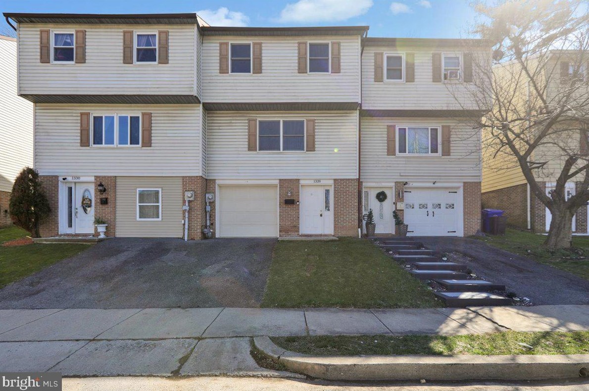 1328 Fairview St, Reading, PA 19602-2118