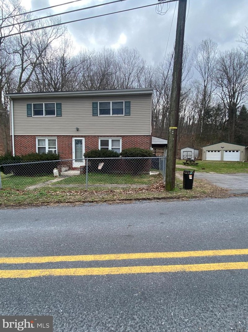 77 Beavens Rd, Reading, PA 19608-8720