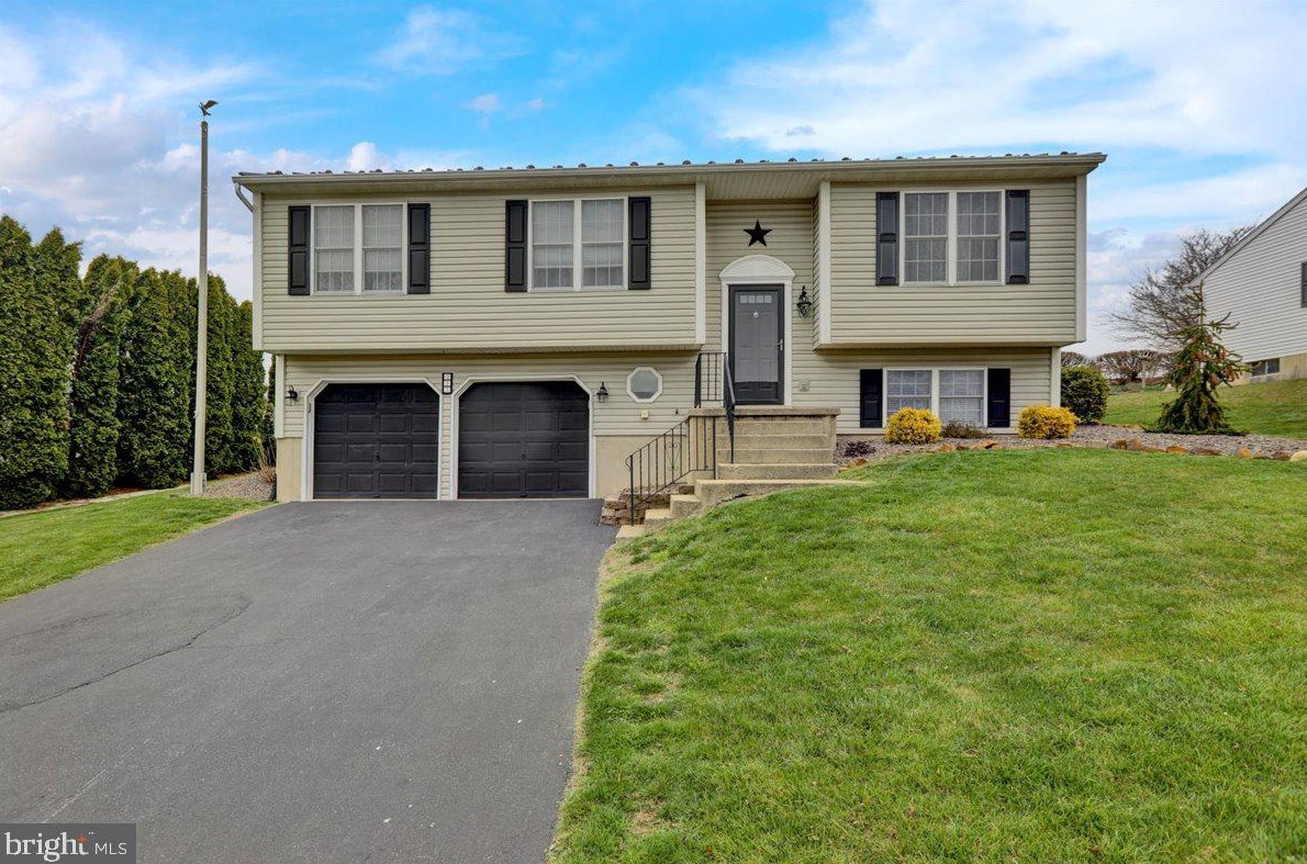 317 Dogwood Ln, Womelsdorf, PA 19567-9764