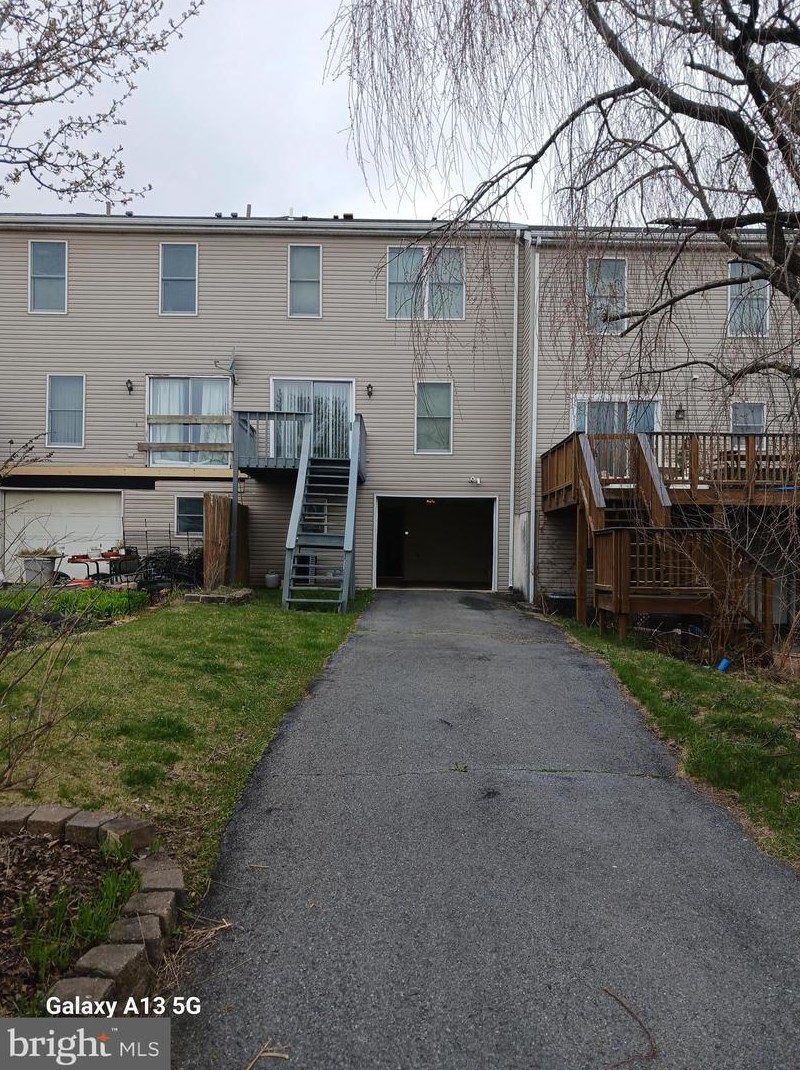 211 Poplar Dr, Reading, PA 19606