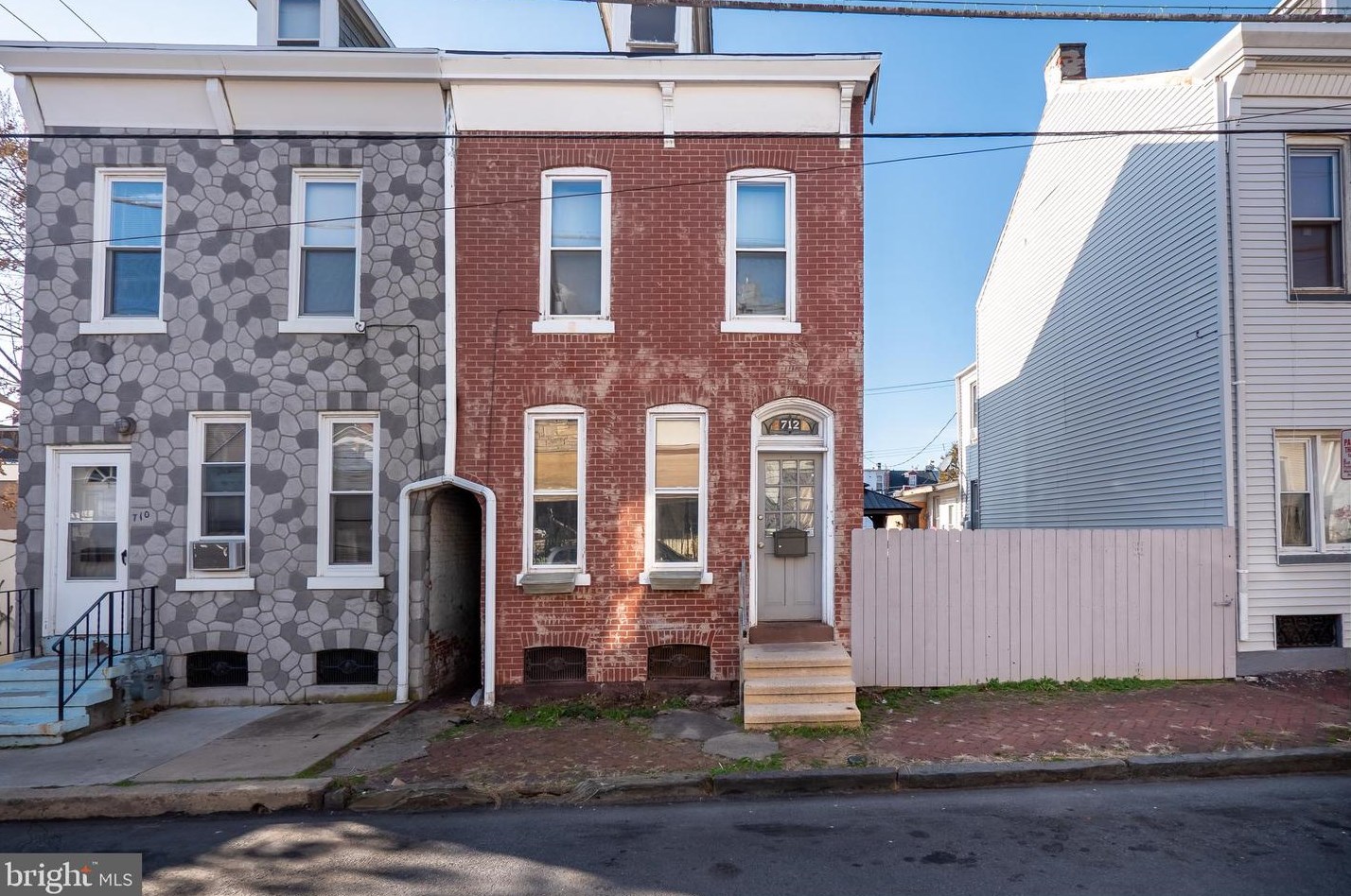 712 Moss St, Reading PA  19604-2528 exterior