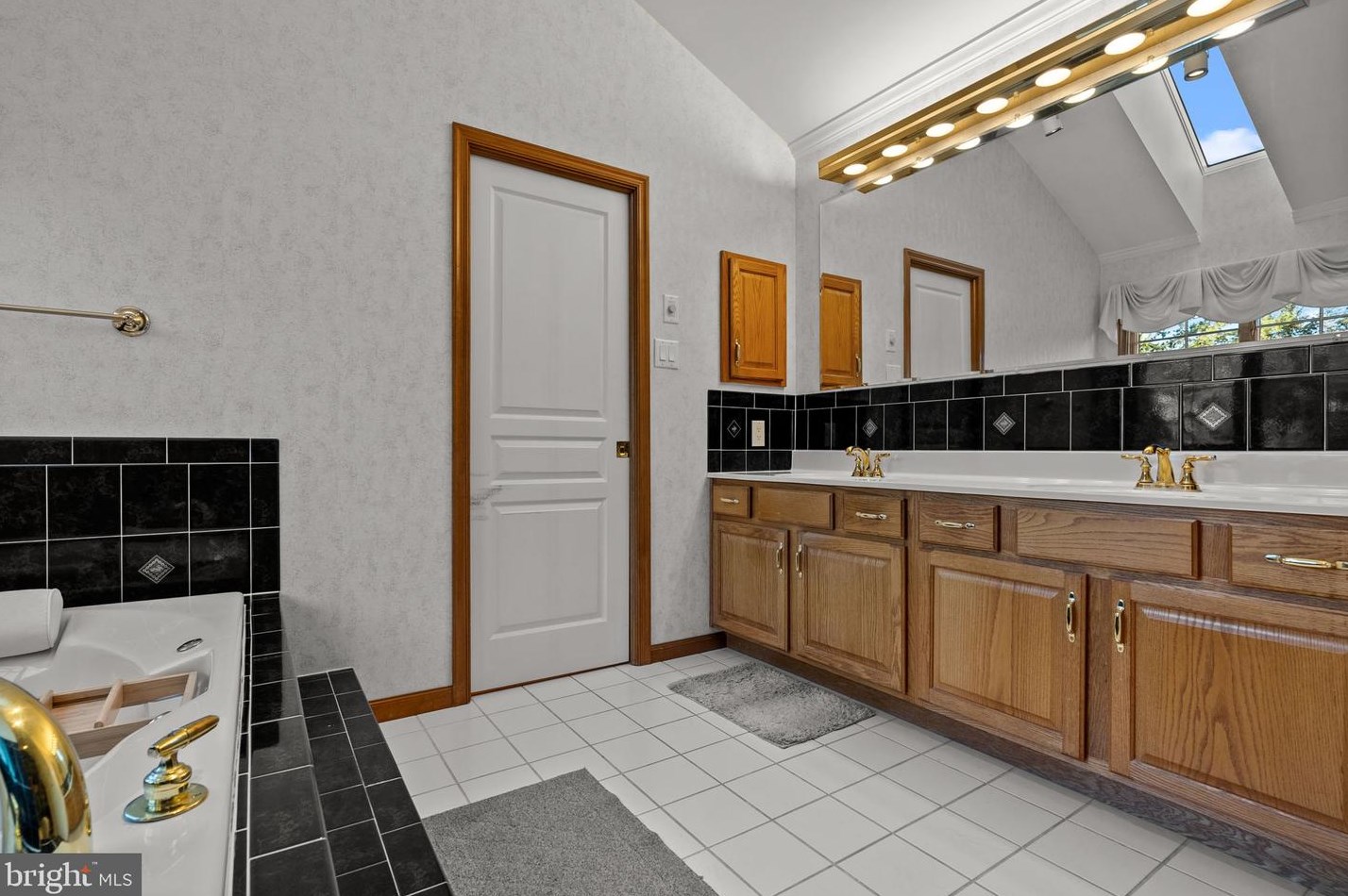 2908 Duffield Ln, Reading PA  19608-9662 exterior