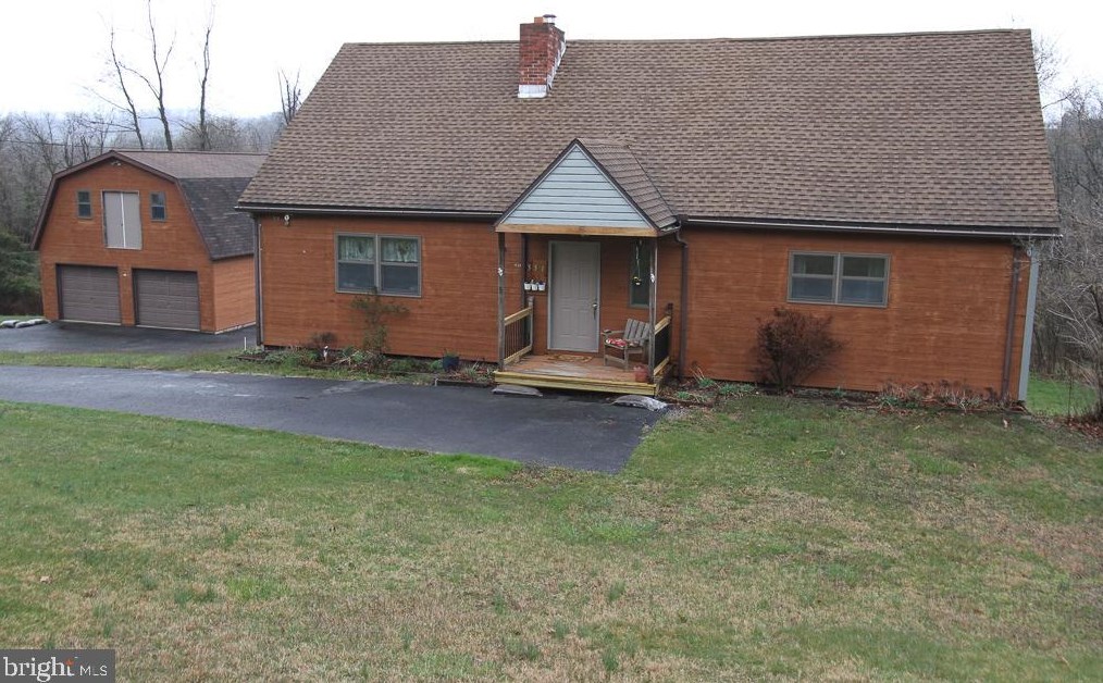 351 N Funk Rd, Spangsville, PA 19512