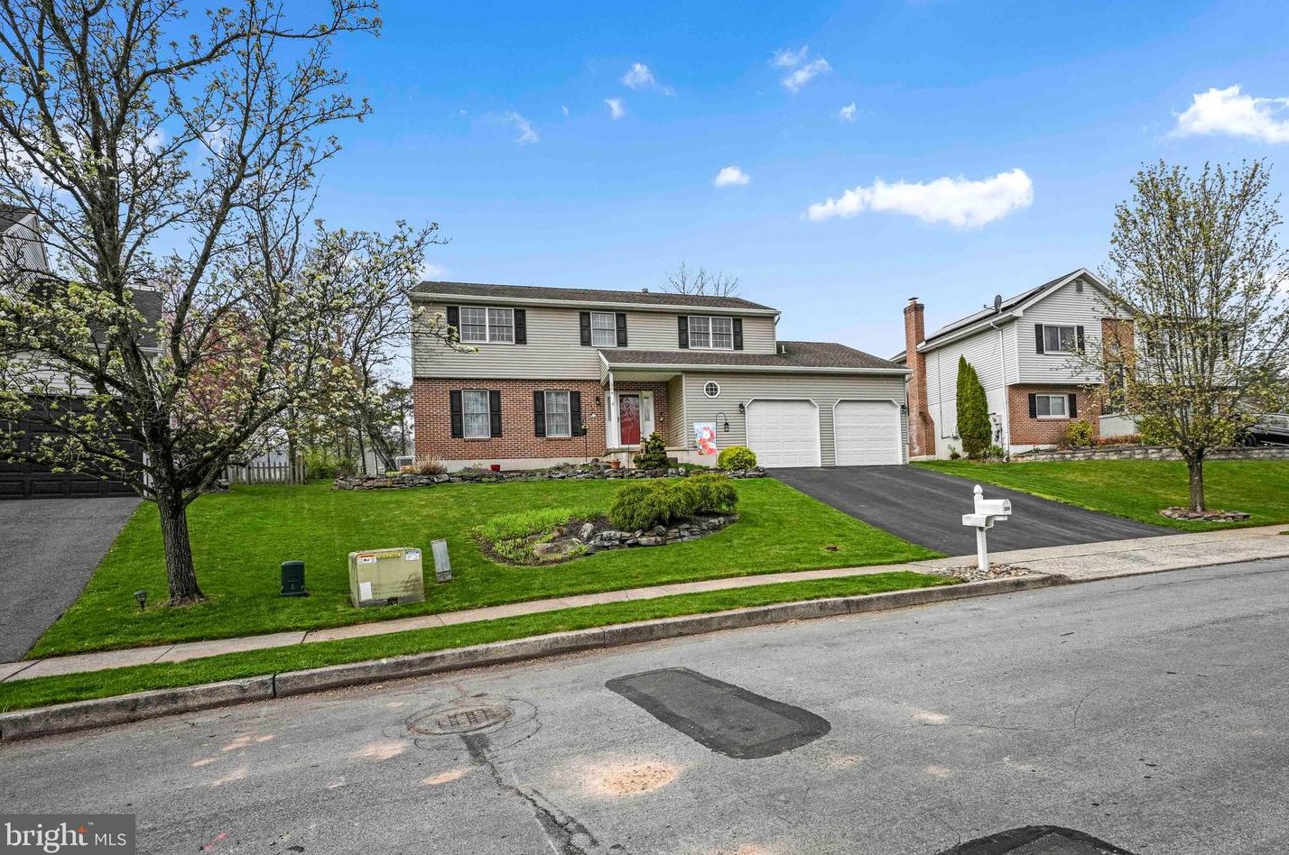 206 Coral Ln, Reading, PA 19606