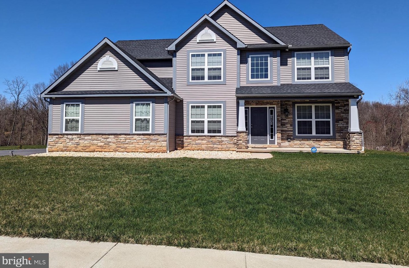 1001 Spinacker Ln, Reading, PA 19605