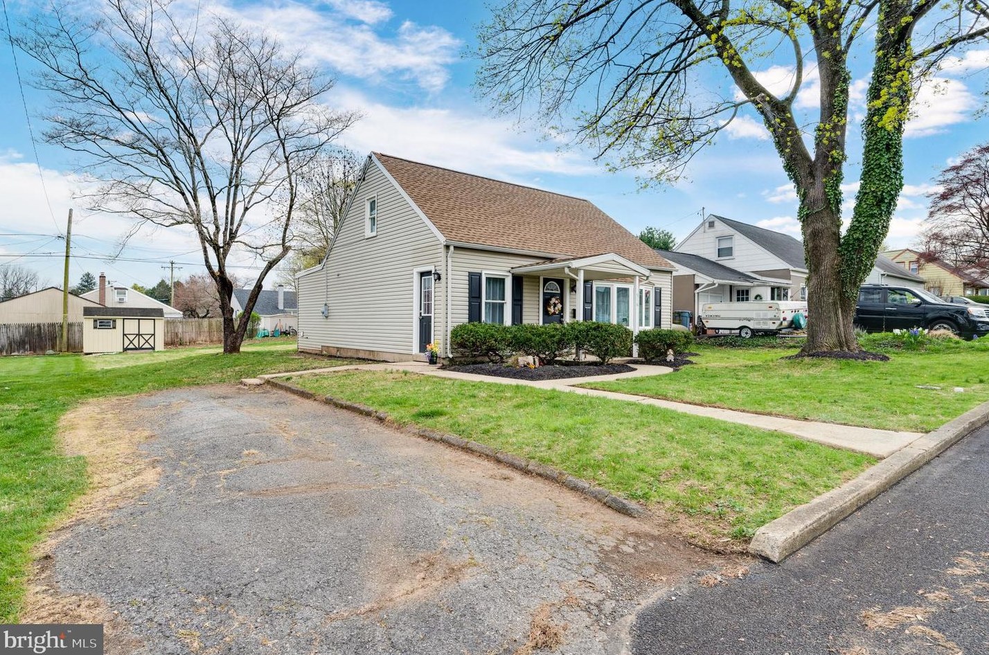 516 Lockheed Ave, Reading, PA 19601-1151