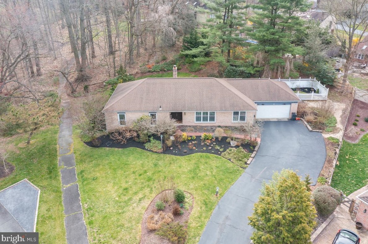 6 Chip Ln, Reading, PA 19607-3301
