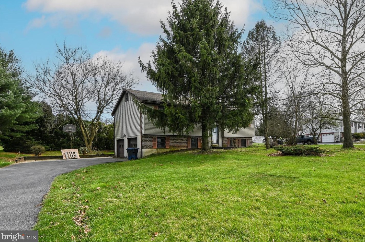 121 Main St, Mertztown, PA 19539