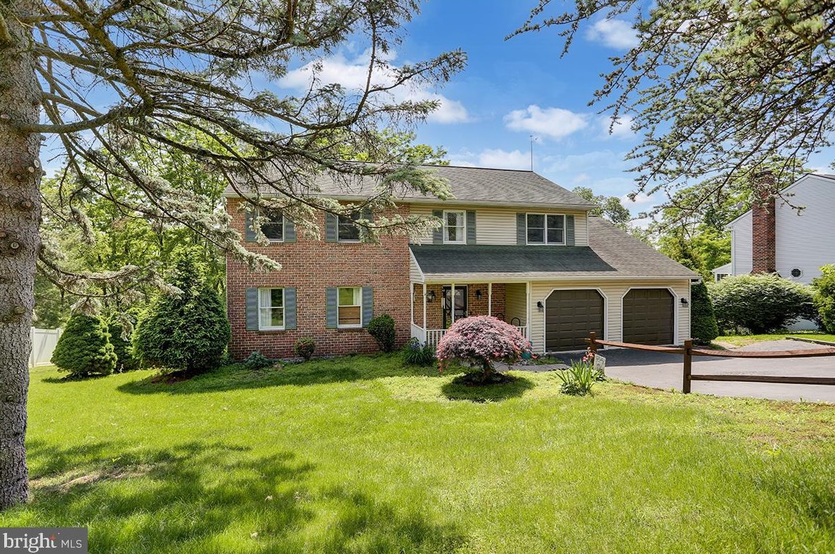 26 Golfview Ln, Reading, PA 19606-9598