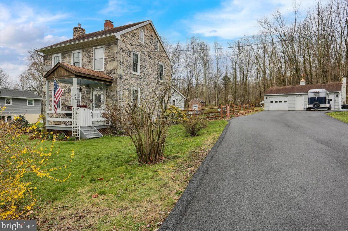 325 S Freeman St, Robesonia, PA 19551