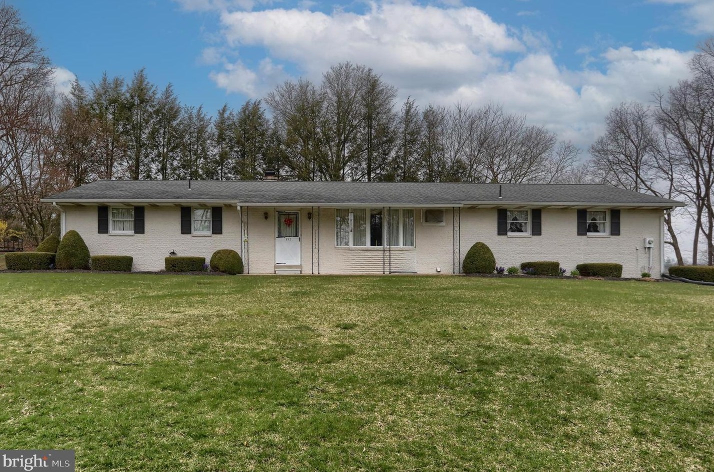 953 Christmas Village Rd, New Schaefferstown, PA 19506