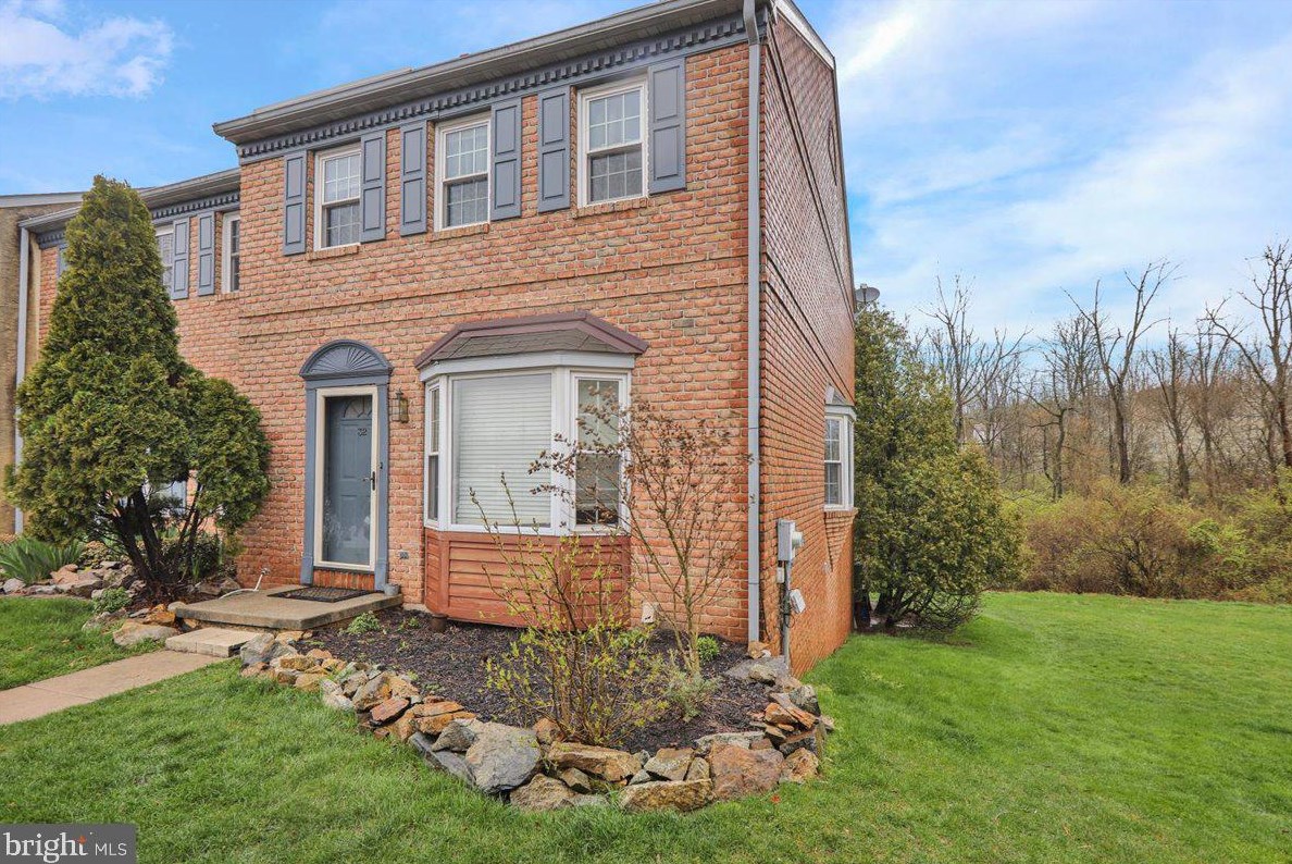 32 Warwick Ct, Reading, PA 19606