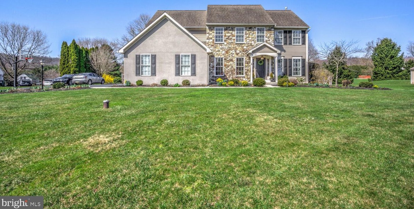 92 Guigley Dr, Hummels Store, PA 19540-7845