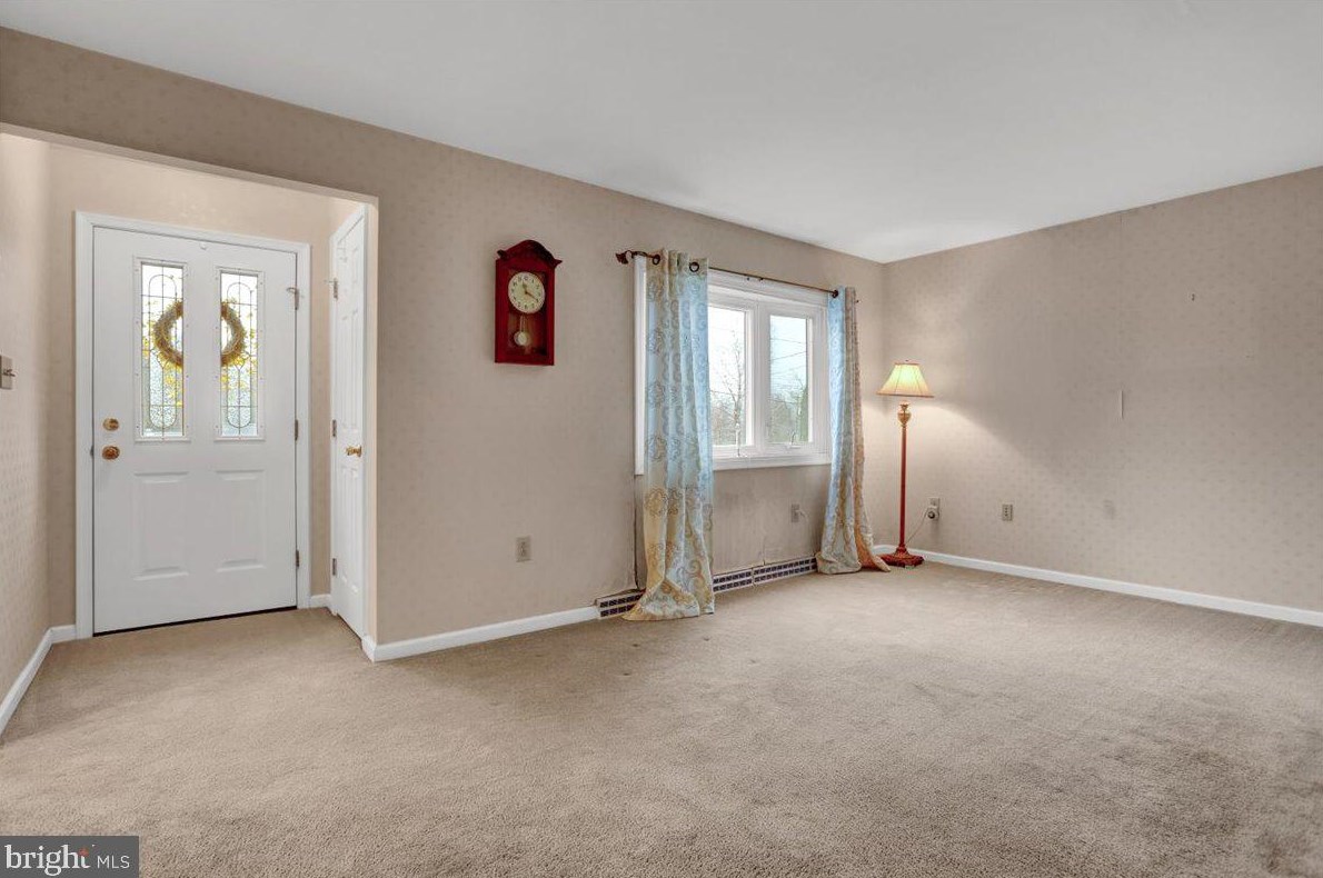 44 Alsace Ave, Spring Valley, PA 19560