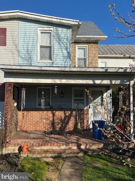 32 2nd St, Womelsdorf, PA 19567-1212