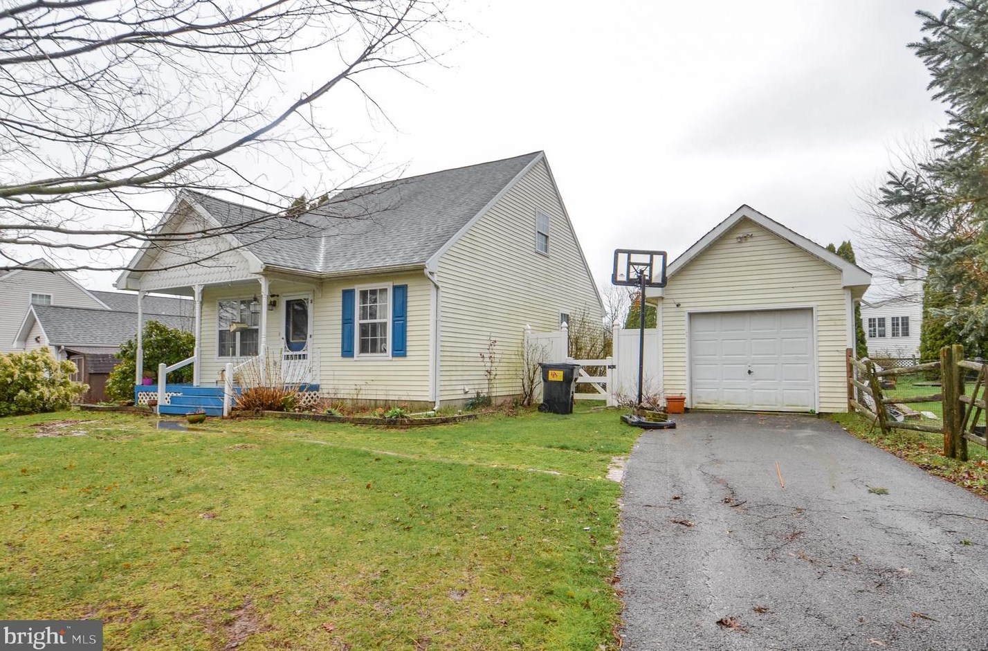 3 Victoria Dr, Dale, PA 19504