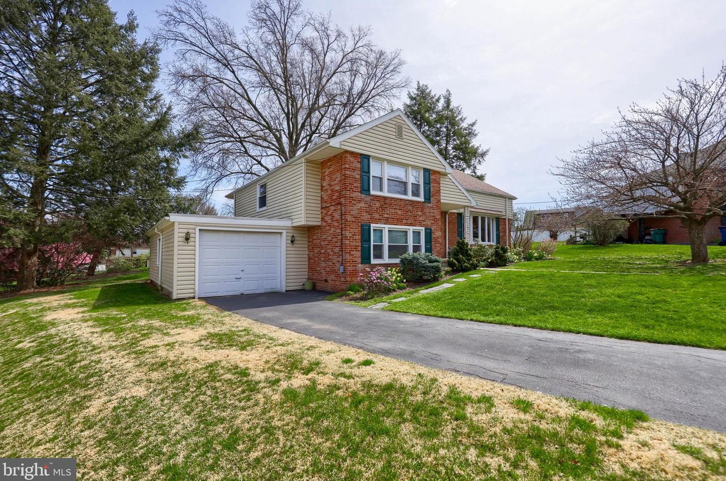 2306 Kay Ct, Reading, PA 19609