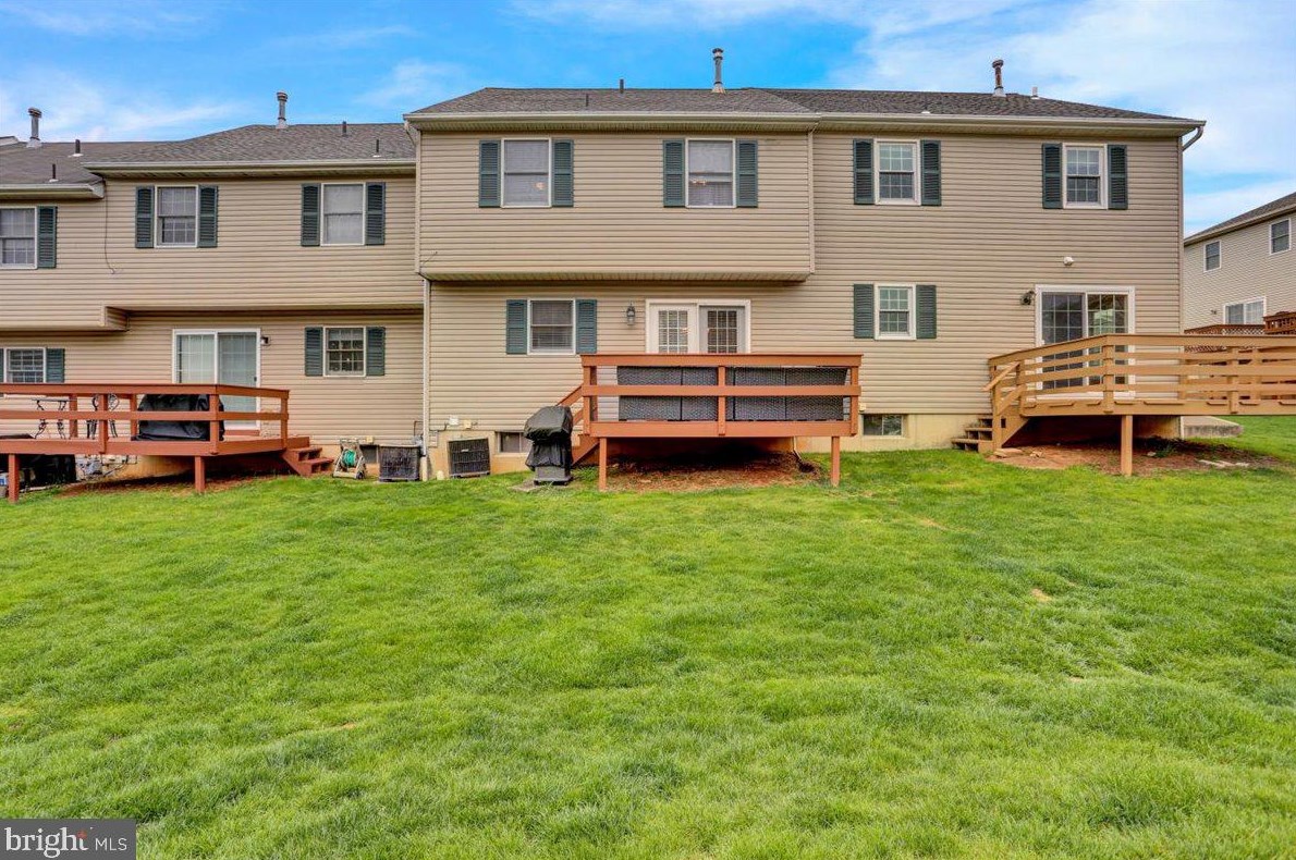 1106 Fredrick Blvd, Reading PA  19605-1171 exterior