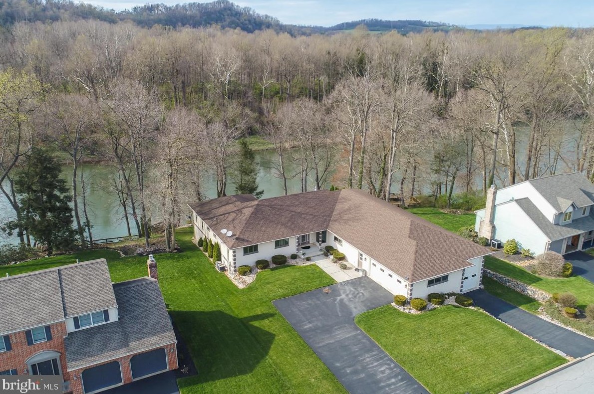 1101 Riverview Dr, Reading, PA 19605