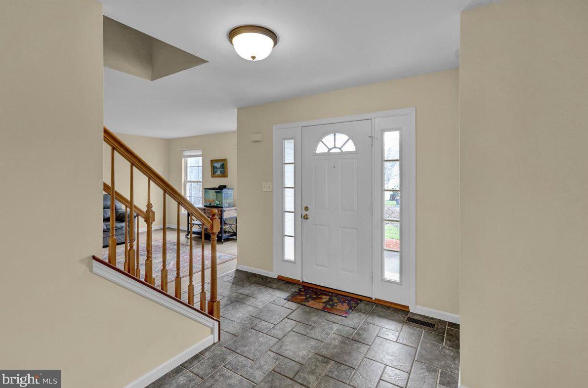 26 Bowes Ln, Reading, PA 19606