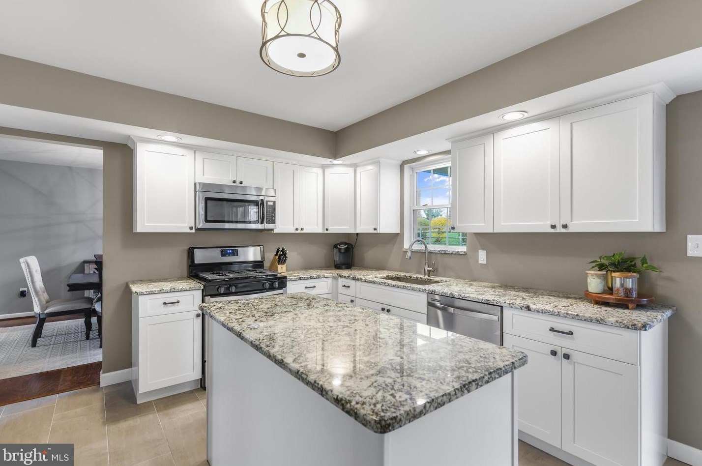 4566 Delmar Dr, Reading, PA 19606